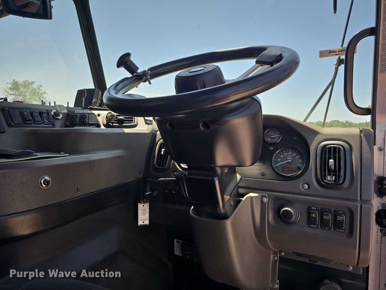 image for item DR3945 2016 Peterbilt 320 refuse truck