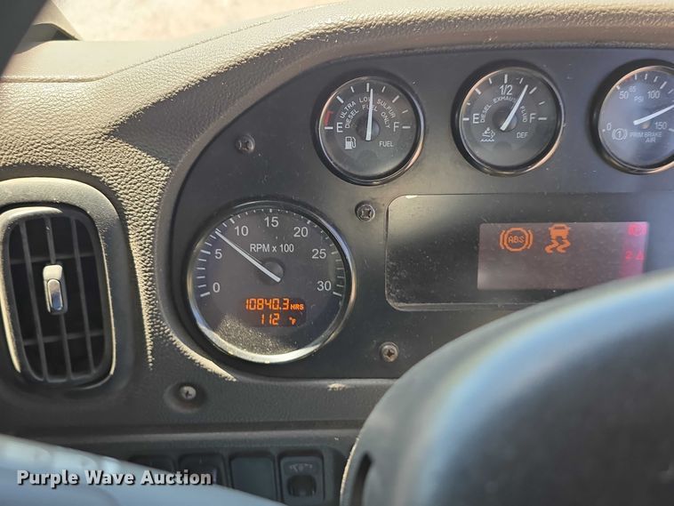 image for item DR3945 2016 Peterbilt 320 refuse truck