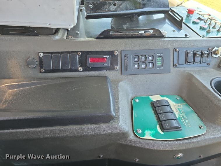 image for item DR3945 2016 Peterbilt 320 refuse truck