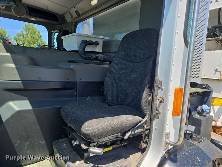 image for item DR3945 2016 Peterbilt 320 refuse truck