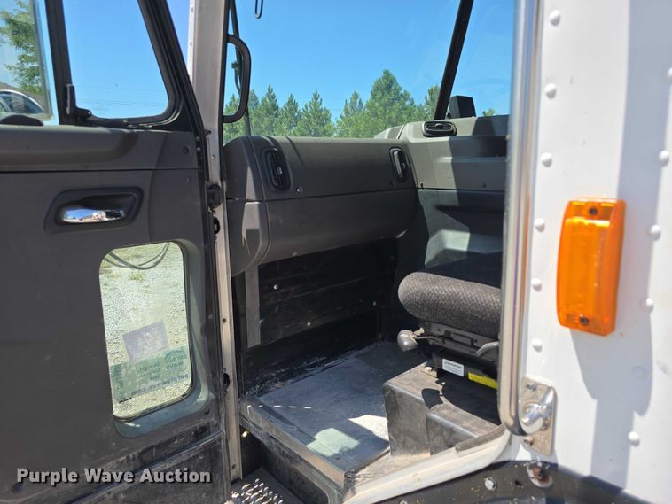 image for item DR3945 2016 Peterbilt 320 refuse truck