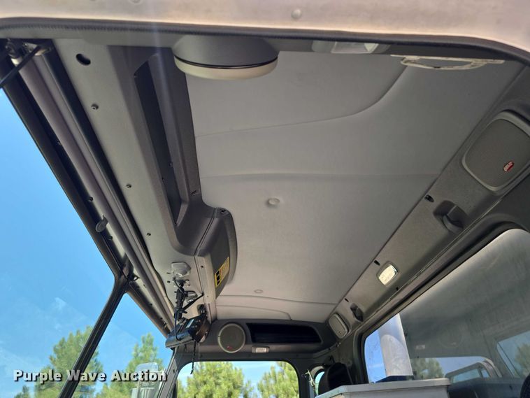 image for item DR3945 2016 Peterbilt 320 refuse truck