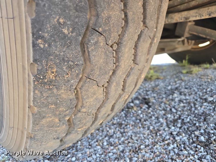 image for item DR3945 2016 Peterbilt 320 refuse truck