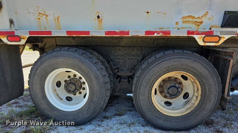 image for item DR3945 2016 Peterbilt 320 refuse truck