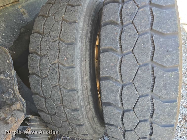 image for item DR3945 2016 Peterbilt 320 refuse truck