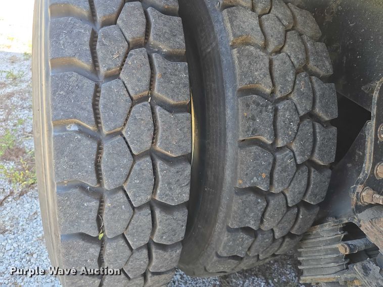 image for item DR3945 2016 Peterbilt 320 refuse truck