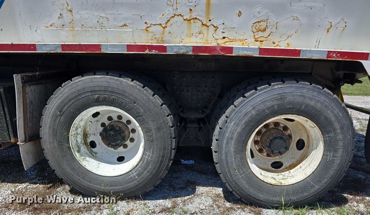 image for item DR3945 2016 Peterbilt 320 refuse truck