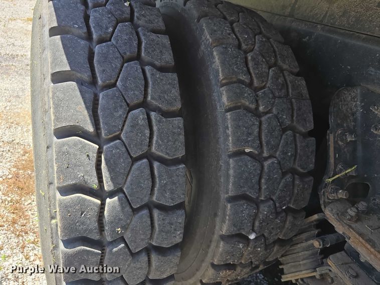 image for item DR3945 2016 Peterbilt 320 refuse truck