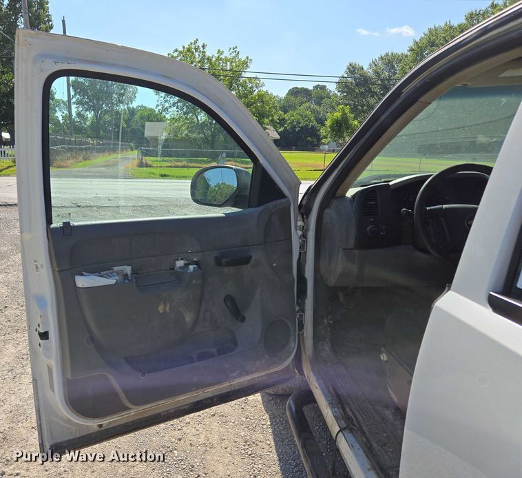 image for item DS3827 2013 Chevrolet Silverado 1500 Ext. Cab pickup truck