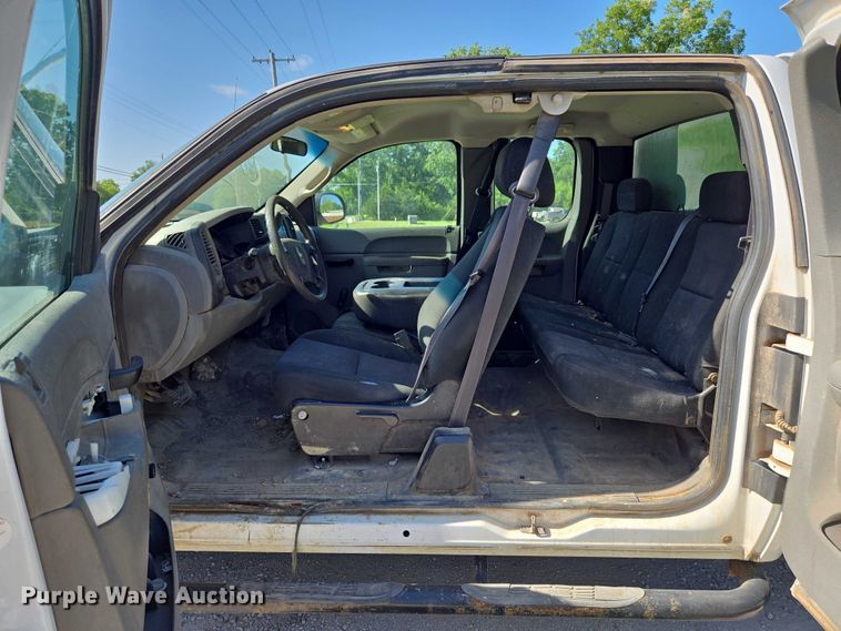 image for item DS3827 2013 Chevrolet Silverado 1500 Ext. Cab pickup truck