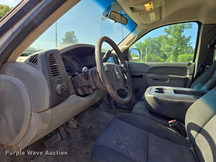 image for item DS3827 2013 Chevrolet Silverado 1500 Ext. Cab pickup truck