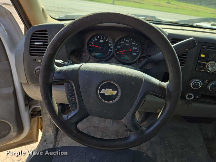 image for item DS3827 2013 Chevrolet Silverado 1500 Ext. Cab pickup truck