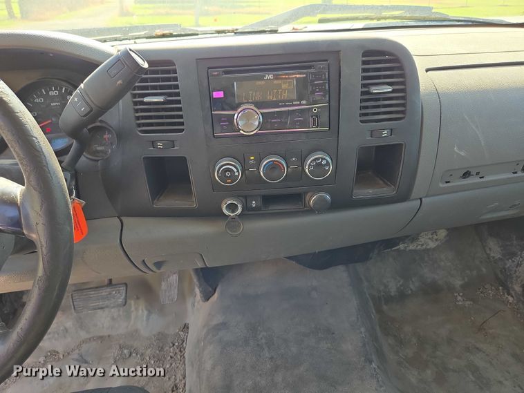 image for item DS3827 2013 Chevrolet Silverado 1500 Ext. Cab pickup truck