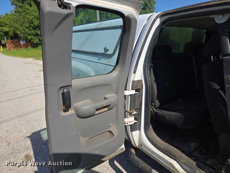 image for item DS3827 2013 Chevrolet Silverado 1500 Ext. Cab pickup truck