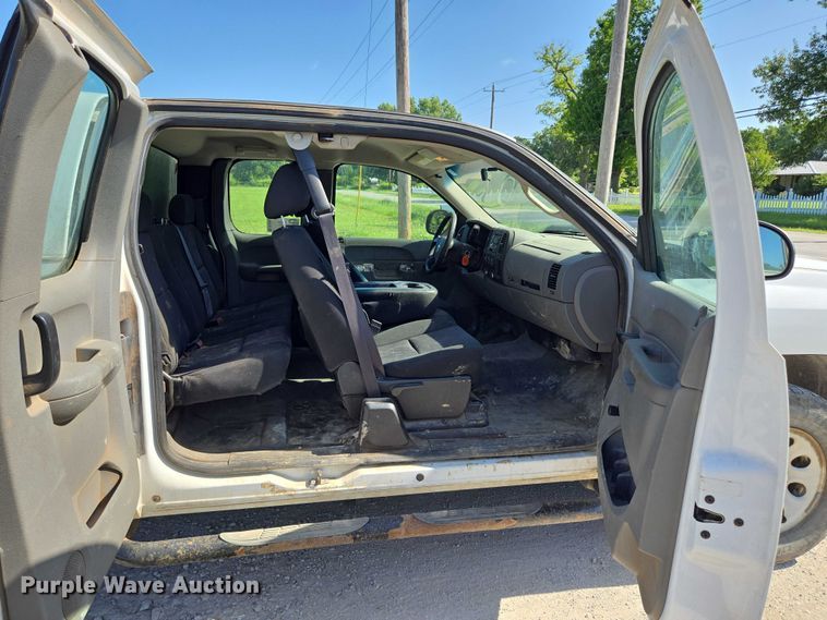 image for item DS3827 2013 Chevrolet Silverado 1500 Ext. Cab pickup truck