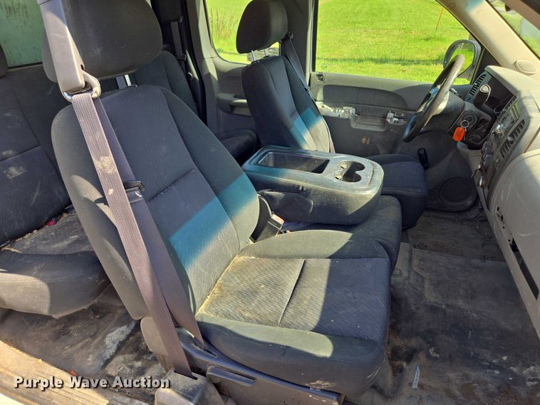 image for item DS3827 2013 Chevrolet Silverado 1500 Ext. Cab pickup truck