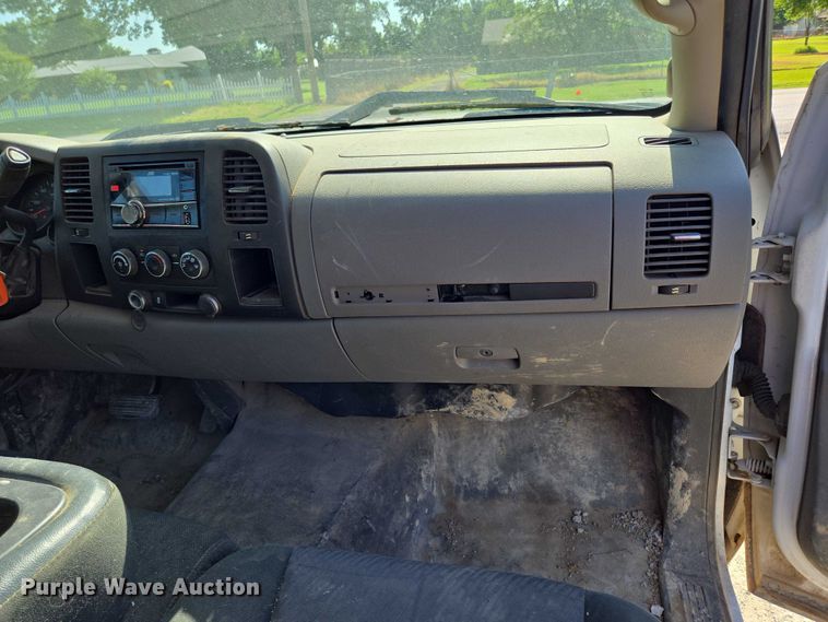 image for item DS3827 2013 Chevrolet Silverado 1500 Ext. Cab pickup truck