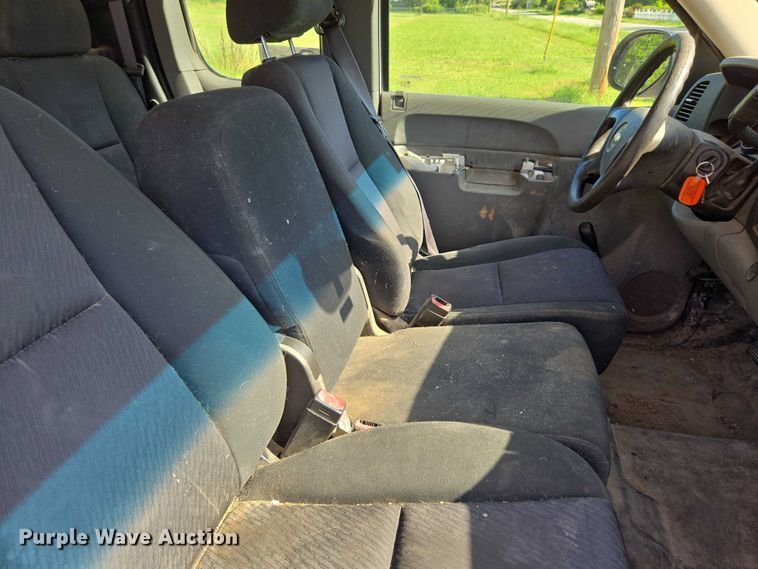 image for item DS3827 2013 Chevrolet Silverado 1500 Ext. Cab pickup truck