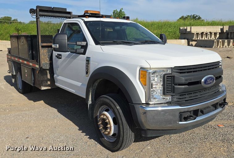 image for item DS3835 2017 Ford F550 Super Duty XL flatbed pickup truck