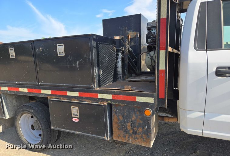 image for item DS3835 2017 Ford F550 Super Duty XL flatbed pickup truck