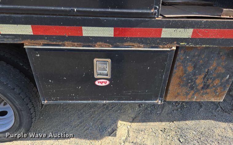 image for item DS3835 2017 Ford F550 Super Duty XL flatbed pickup truck