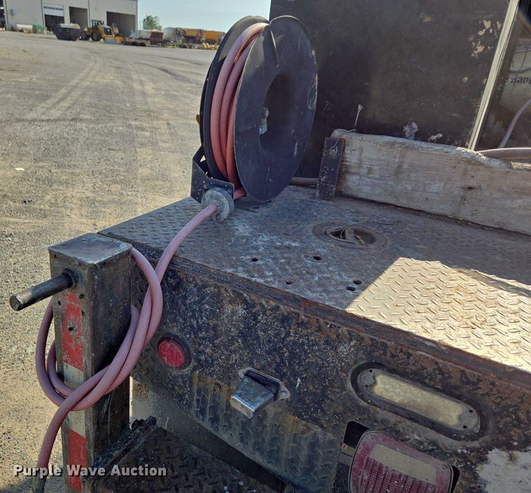 image for item DS3835 2017 Ford F550 Super Duty XL flatbed pickup truck