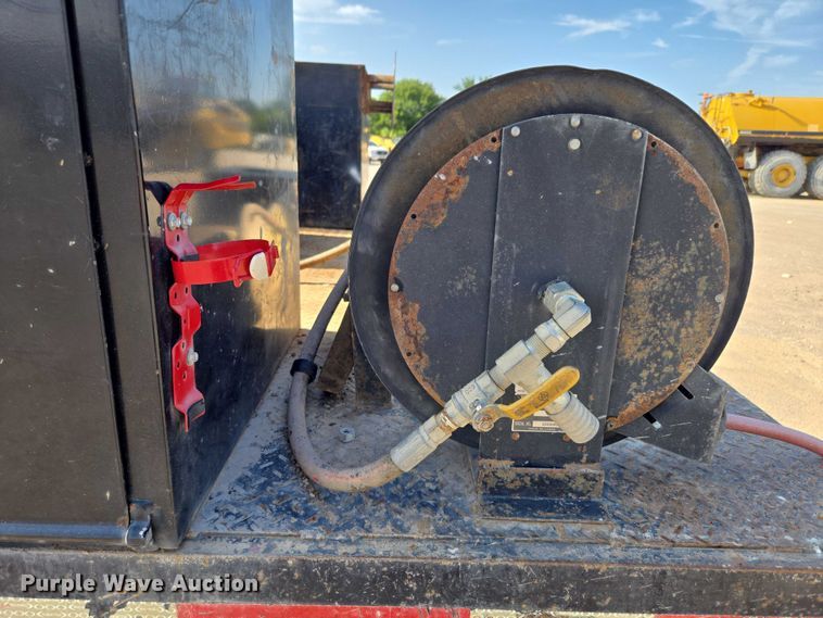 image for item DS3835 2017 Ford F550 Super Duty XL flatbed pickup truck