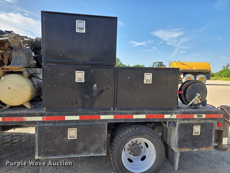 image for item DS3835 2017 Ford F550 Super Duty XL flatbed pickup truck