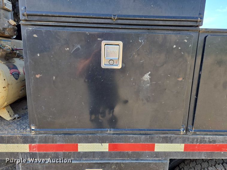 image for item DS3835 2017 Ford F550 Super Duty XL flatbed pickup truck