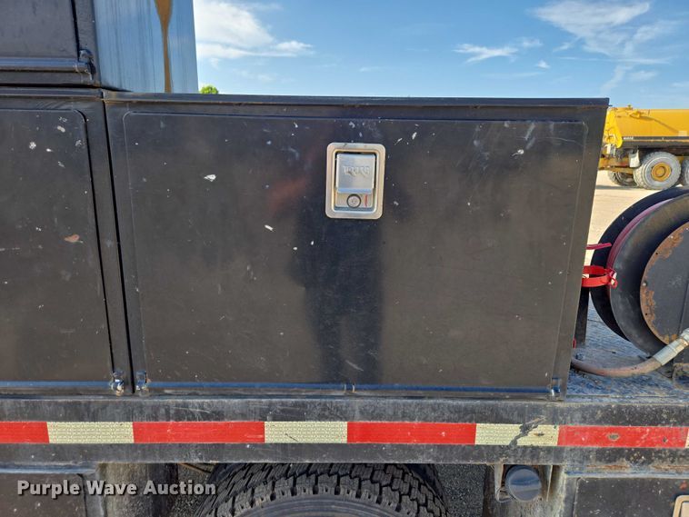 image for item DS3835 2017 Ford F550 Super Duty XL flatbed pickup truck