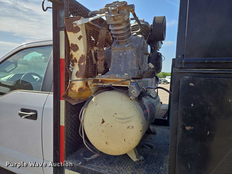 image for item DS3835 2017 Ford F550 Super Duty XL flatbed pickup truck