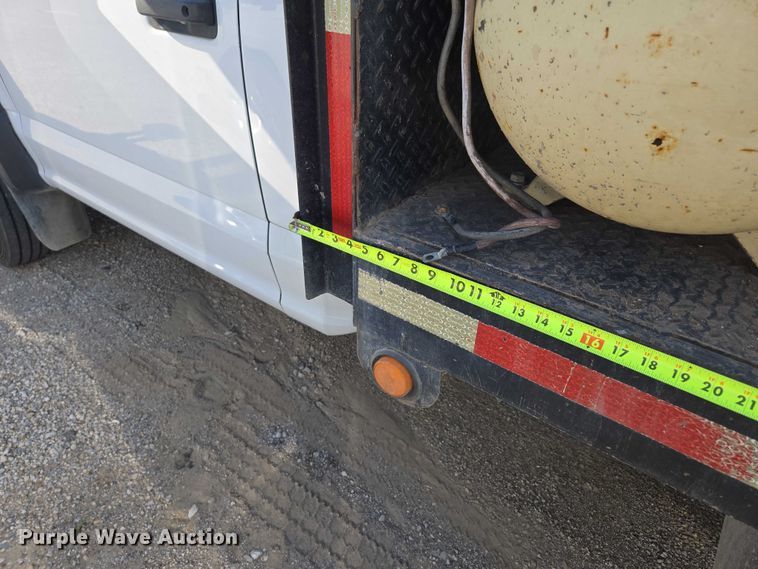 image for item DS3835 2017 Ford F550 Super Duty XL flatbed pickup truck