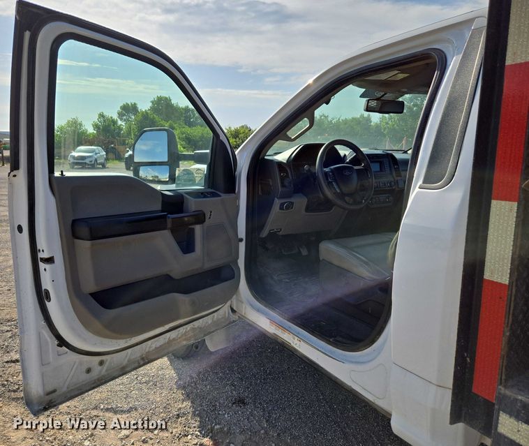 image for item DS3835 2017 Ford F550 Super Duty XL flatbed pickup truck