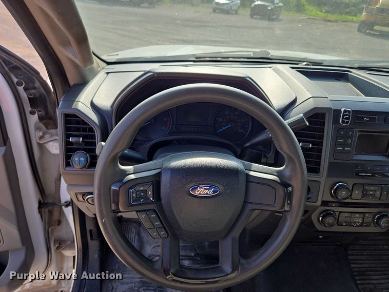 image for item DS3835 2017 Ford F550 Super Duty XL flatbed pickup truck