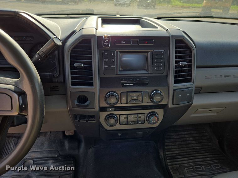 image for item DS3835 2017 Ford F550 Super Duty XL flatbed pickup truck