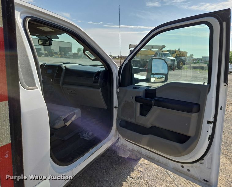 image for item DS3835 2017 Ford F550 Super Duty XL flatbed pickup truck