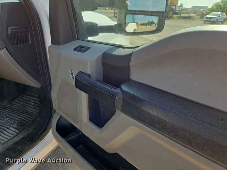 image for item DS3835 2017 Ford F550 Super Duty XL flatbed pickup truck