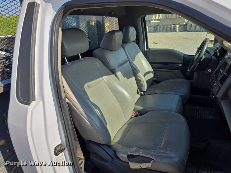 image for item DS3835 2017 Ford F550 Super Duty XL flatbed pickup truck