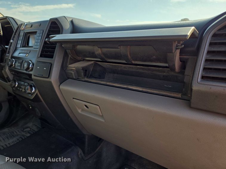 image for item DS3835 2017 Ford F550 Super Duty XL flatbed pickup truck