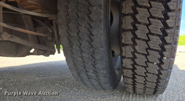 image for item DS3835 2017 Ford F550 Super Duty XL flatbed pickup truck