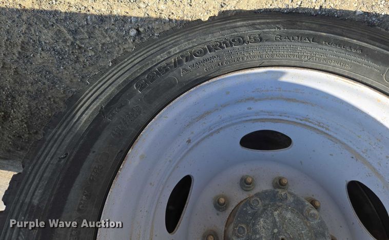 image for item DS3835 2017 Ford F550 Super Duty XL flatbed pickup truck