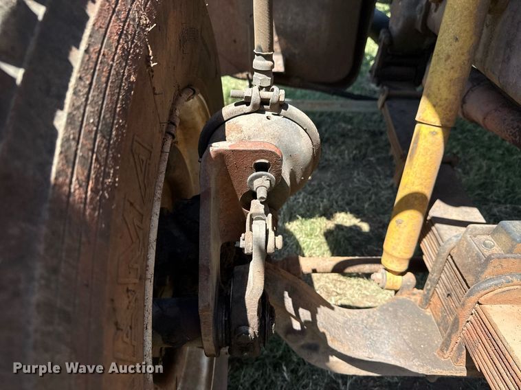 image for item DS3843 1982 Ford LNT8000 truck cab and chassis