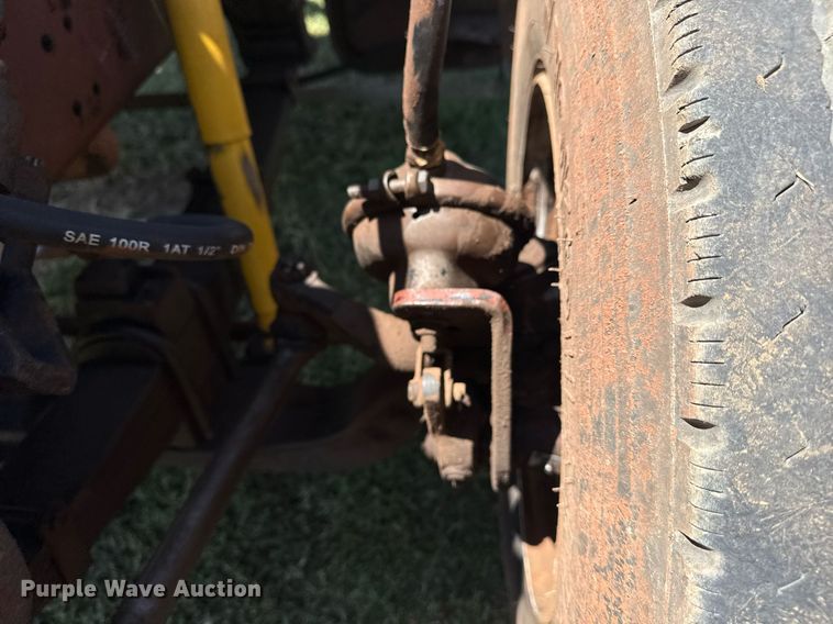 image for item DS3843 1982 Ford LNT8000 truck cab and chassis