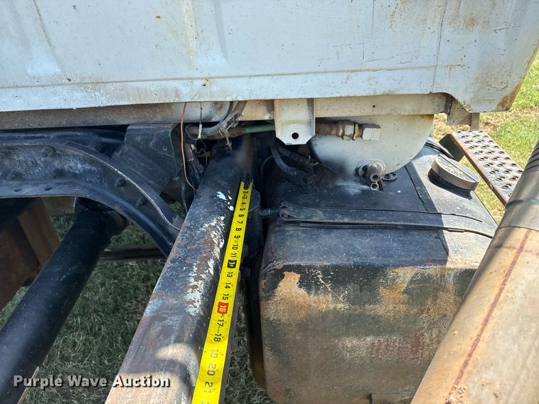 image for item DS3843 1982 Ford LNT8000 truck cab and chassis