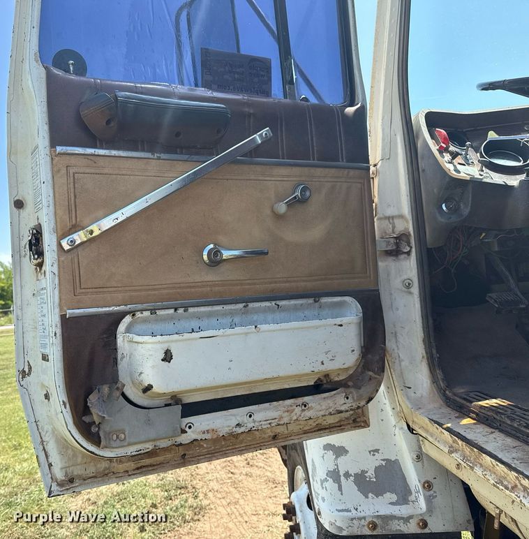 image for item DS3843 1982 Ford LNT8000 truck cab and chassis