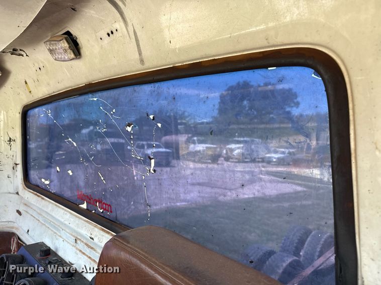 image for item DS3843 1982 Ford LNT8000 truck cab and chassis