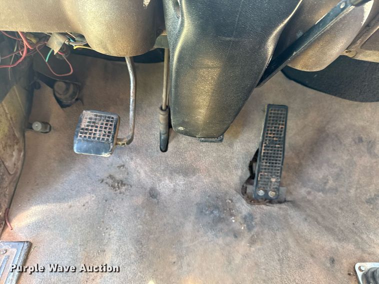 image for item DS3843 1982 Ford LNT8000 truck cab and chassis