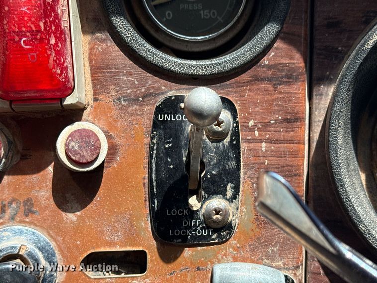 image for item DS3843 1982 Ford LNT8000 truck cab and chassis