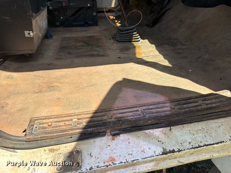 image for item DS3843 1982 Ford LNT8000 truck cab and chassis