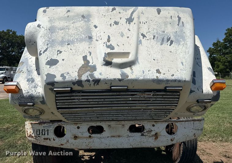 image for item DS3843 1982 Ford LNT8000 truck cab and chassis